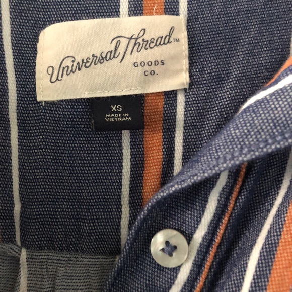 Universal Thread- Button Down - Picture 3 of 4